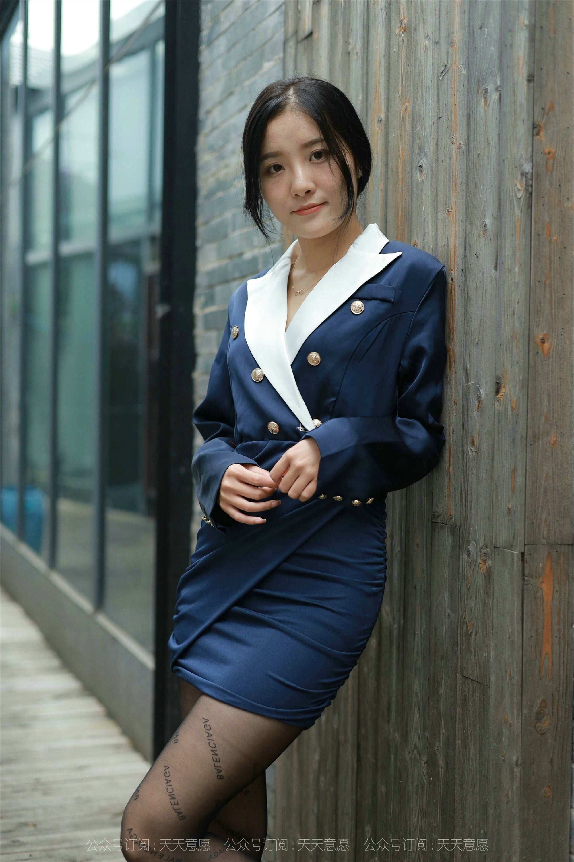 IESS异思趣向  2021.10.16 丝享家949：婉苹《OL姓感包臀裙》